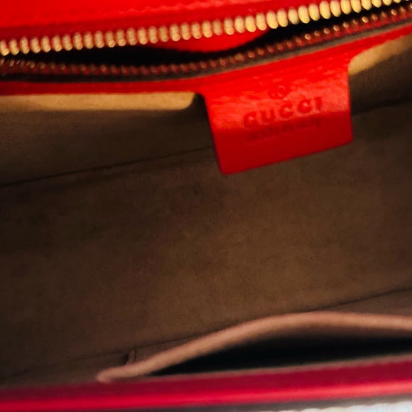 🔥NEGOTIABLE 🔥Gucci Red and Gold Shoulder Bag with Chain Detail - Picture 7 of 10